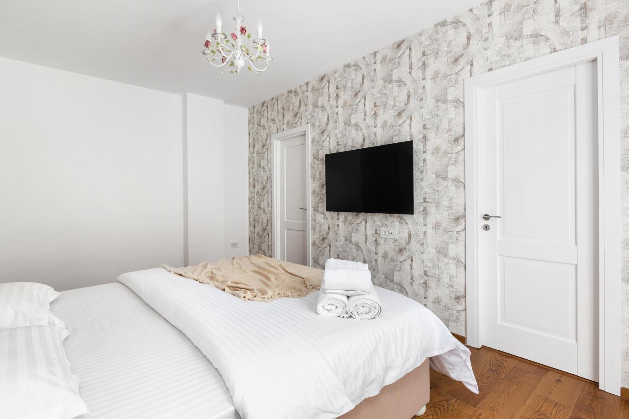 Peak Aparthotel - Old Town - By Cityhost Braşov Exterior foto