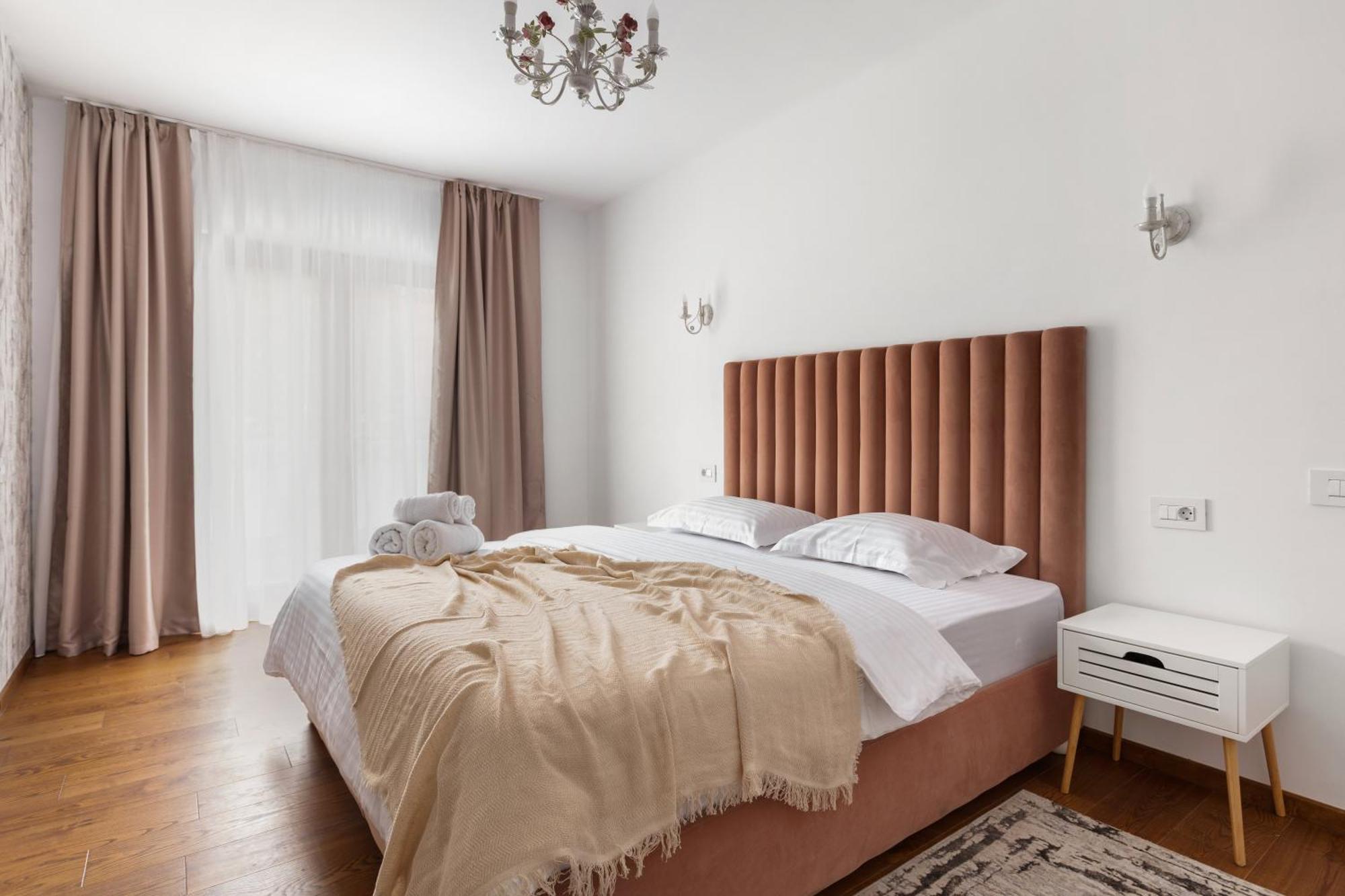 Peak Aparthotel - Old Town - By Cityhost Braşov Exterior foto