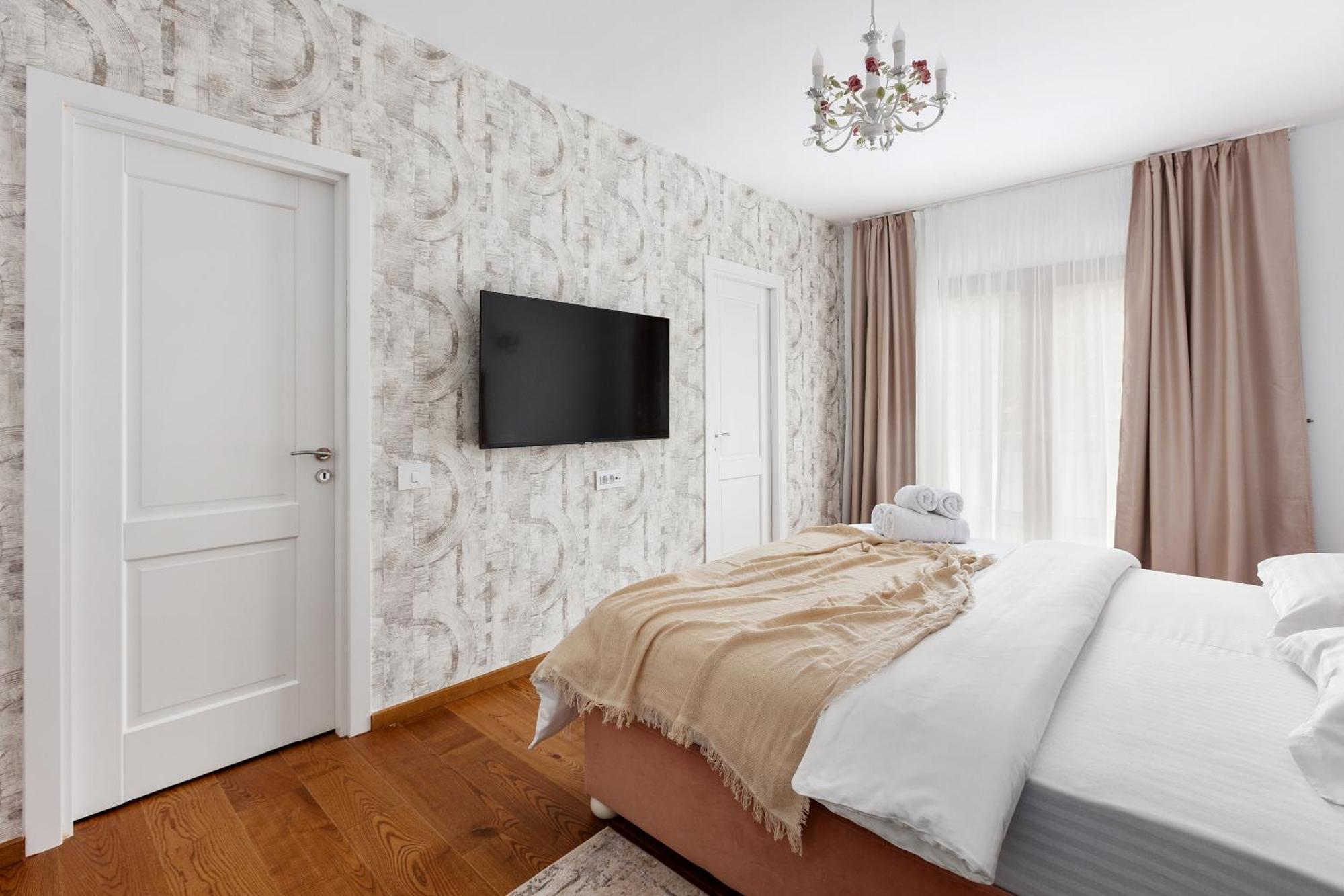 Peak Aparthotel - Old Town - By Cityhost Braşov Exterior foto