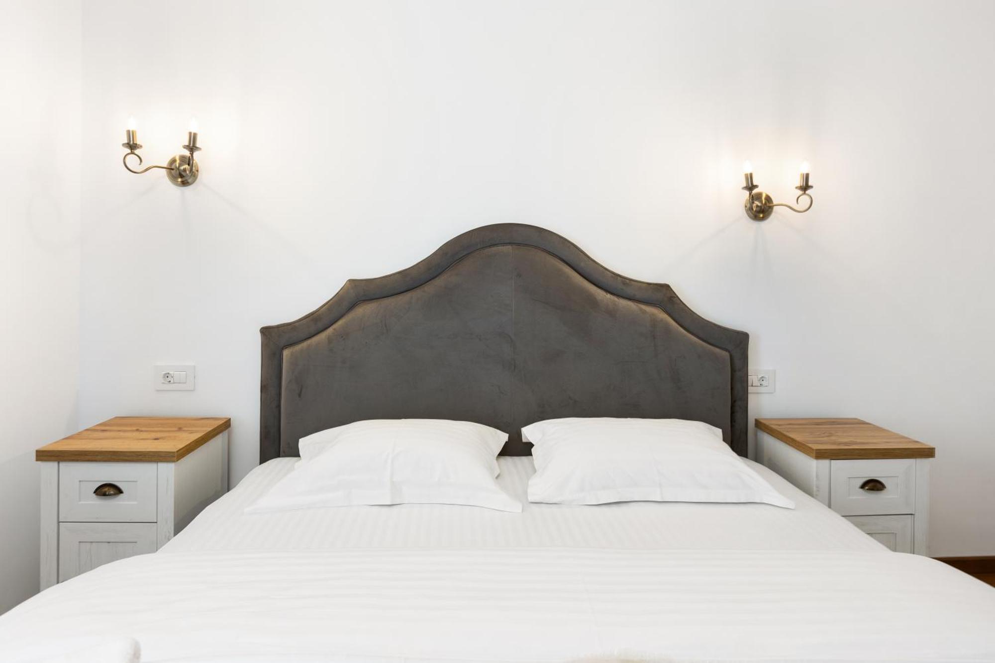 Peak Aparthotel - Old Town - By Cityhost Braşov Exterior foto