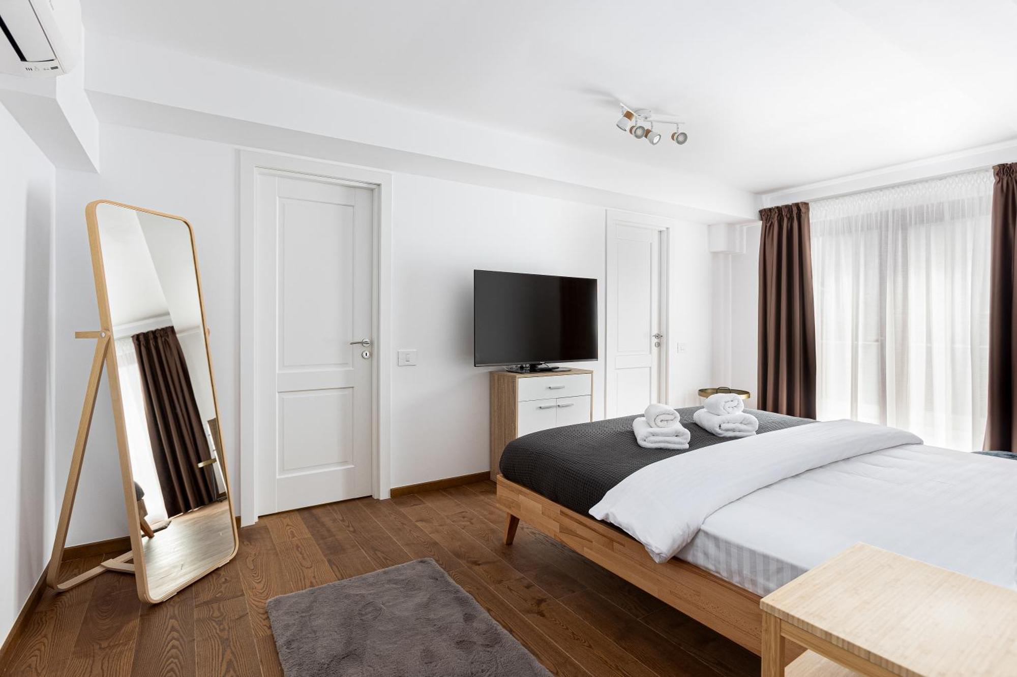 Peak Aparthotel - Old Town - By Cityhost Braşov Exterior foto