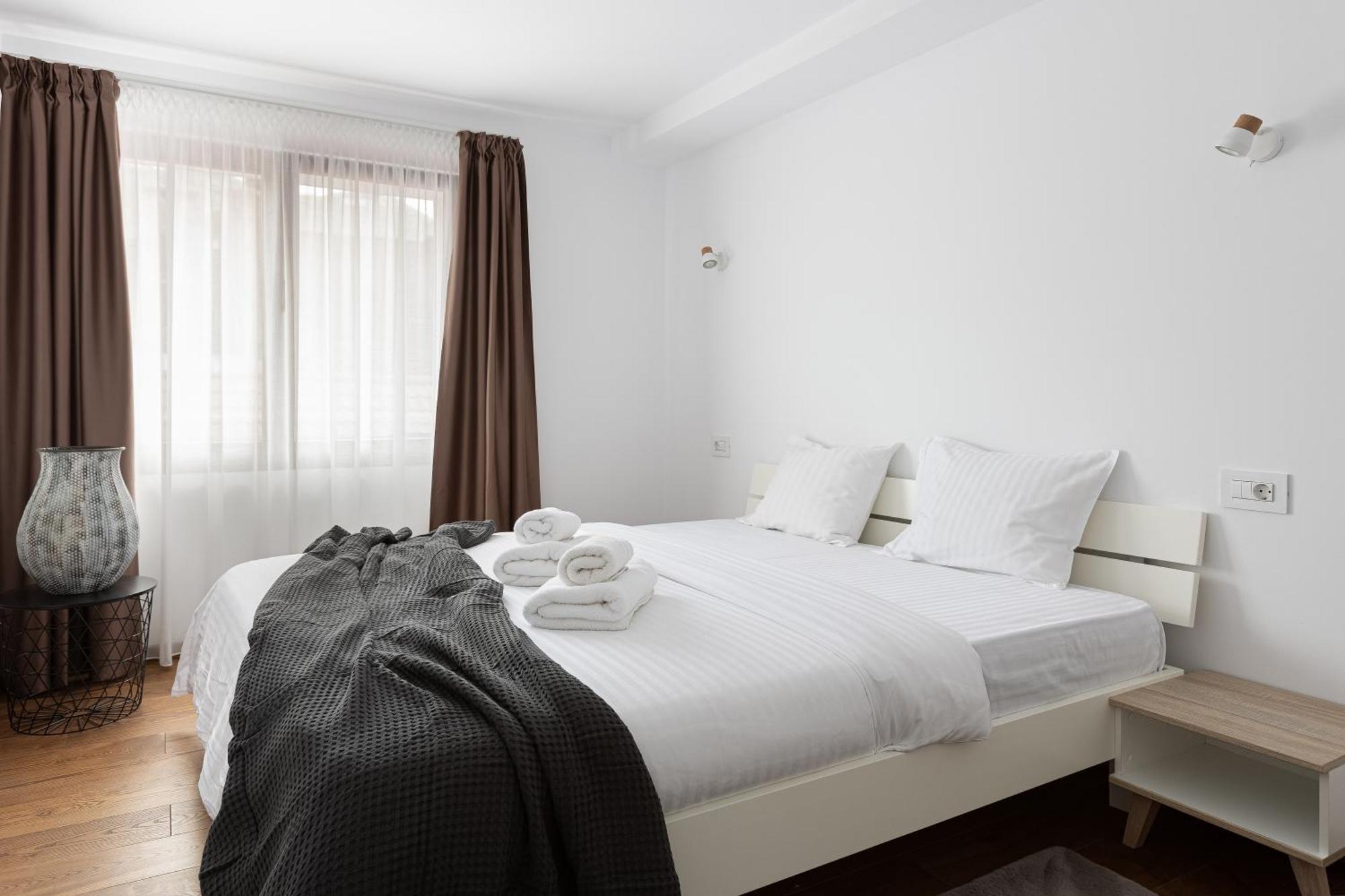 Peak Aparthotel - Old Town - By Cityhost Braşov Exterior foto