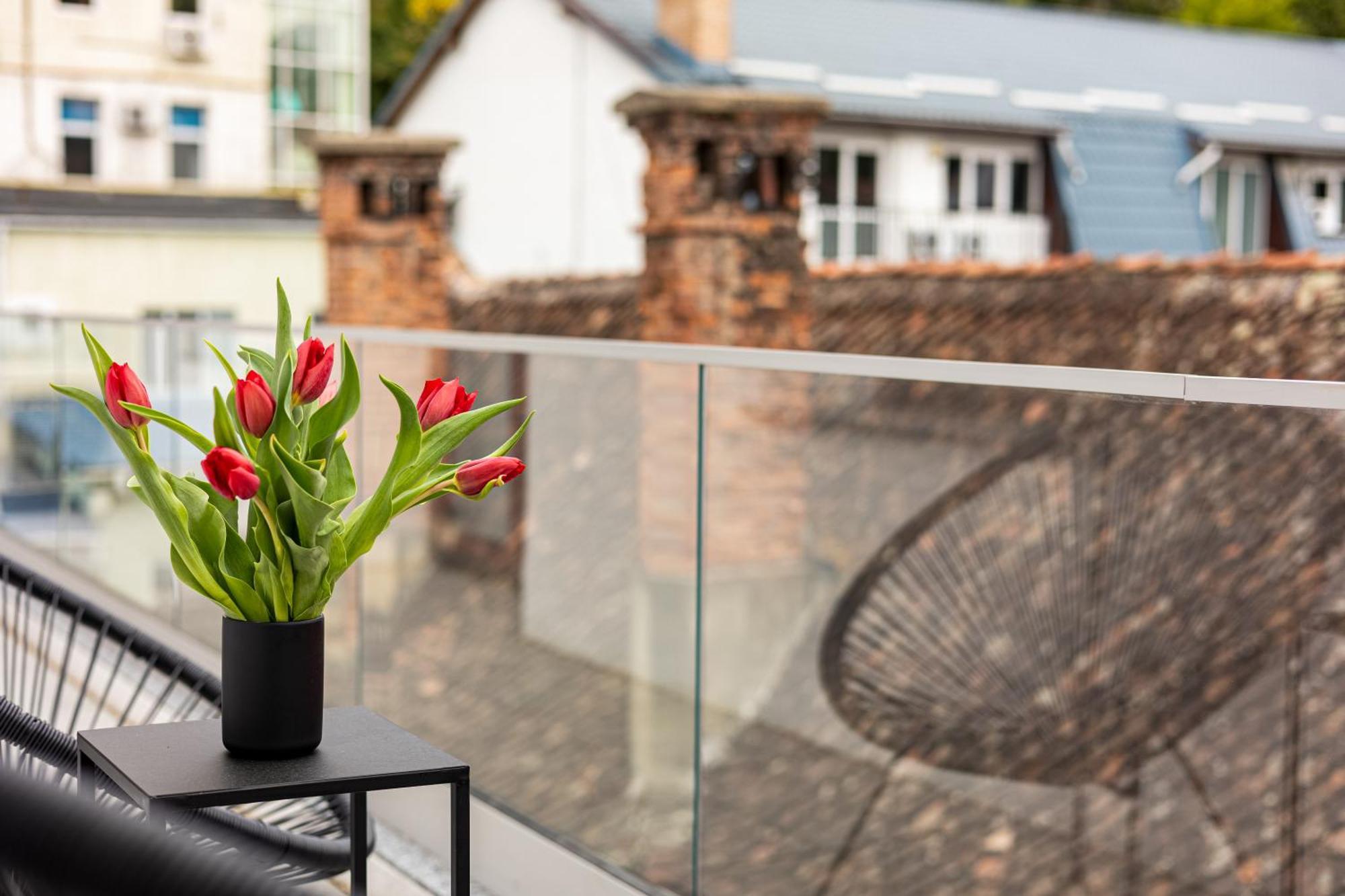 Peak Aparthotel - Old Town - By Cityhost Braşov Exterior foto
