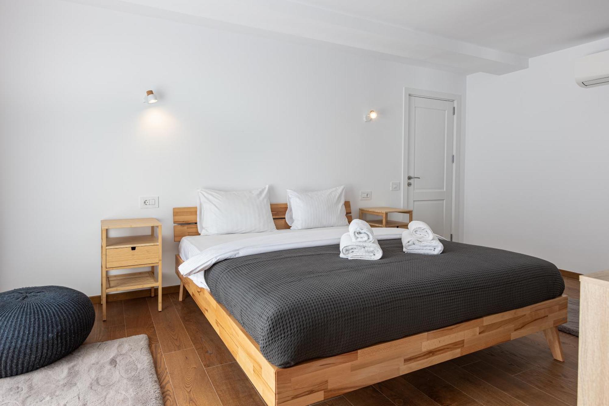 Peak Aparthotel - Old Town - By Cityhost Braşov Exterior foto