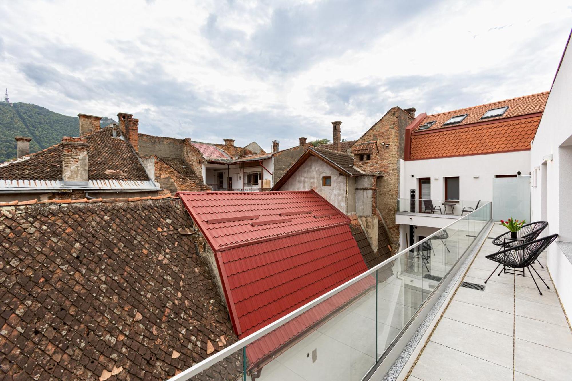 Peak Aparthotel - Old Town - By Cityhost Braşov Exterior foto